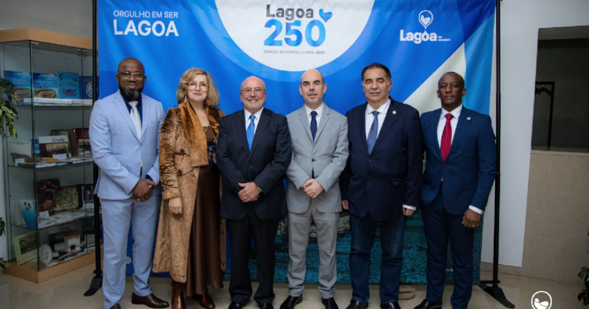 Grupo de pessoas em evento Lagoa 250 anos.