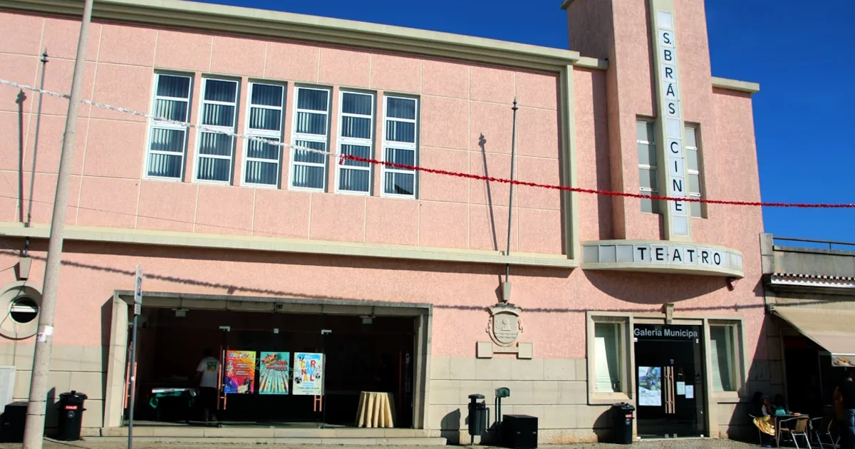 Fachada do Cine-Teatro em São Brás de Alportel.