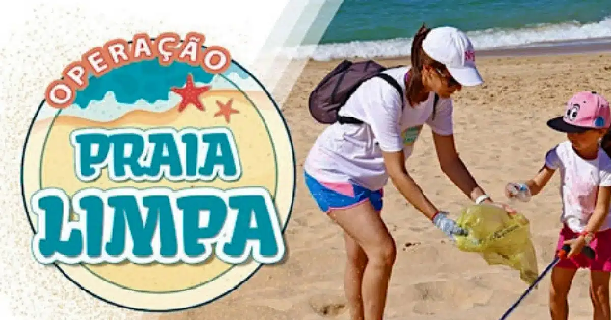 Voluntários limpam praia em operação ambiental.